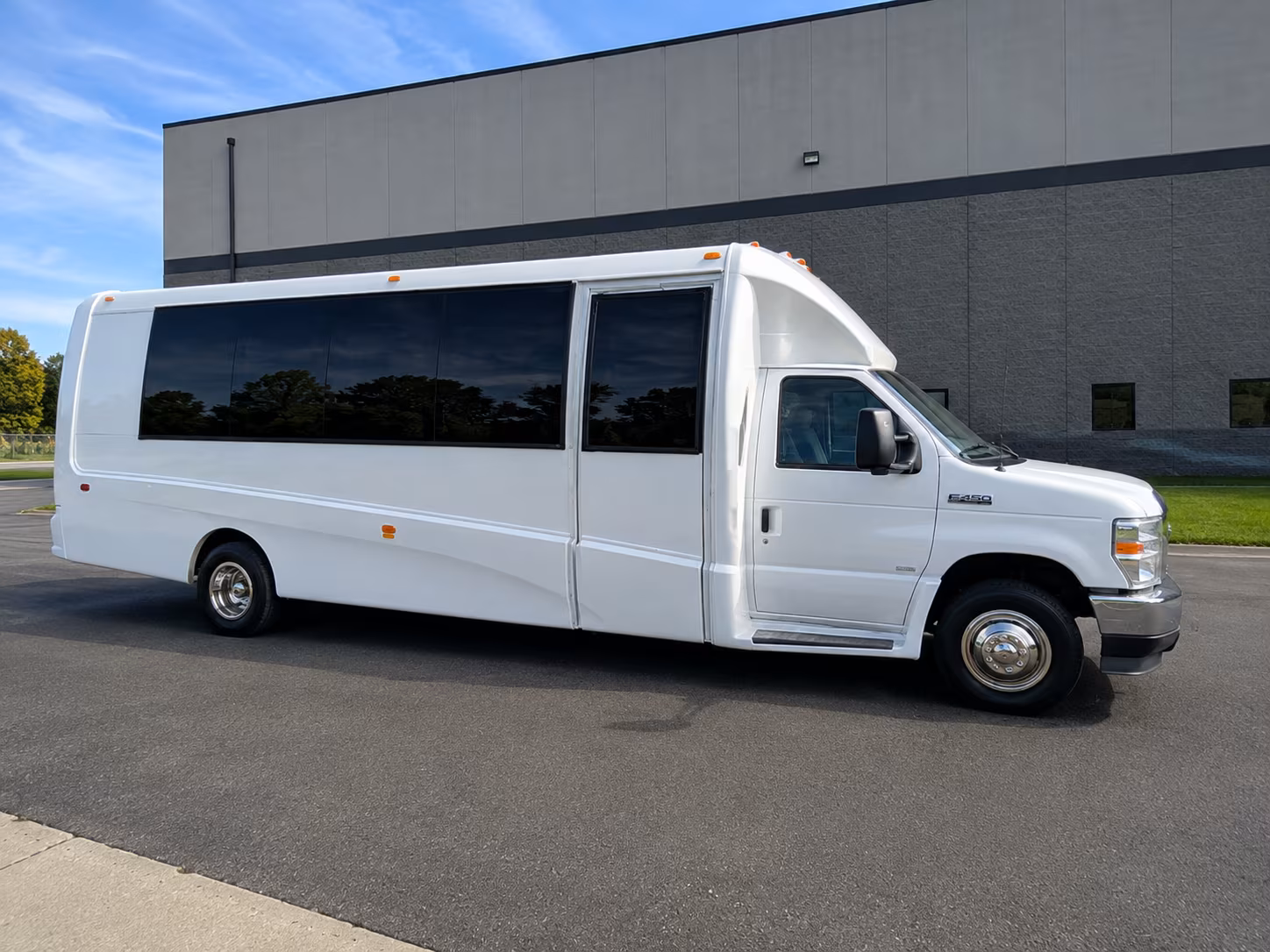 hotel to venue shuttle buses for multi day corporate events