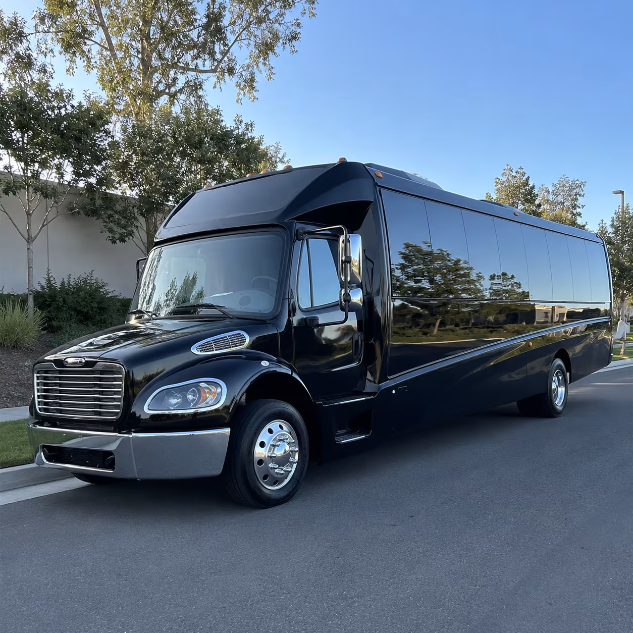 santa rosa 20 passenger minibus